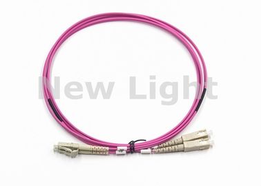 LC UPC a PVC de fibra óptica OM4 50 con varios modos de funcionamiento/125 del duplex 2.0m m del cordón de remiendo del SC UPC