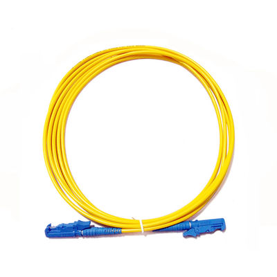 comprar E2000 UPC Cordón de parche de fibra óptica de modo único 2.0 mm de diámetro con tapa de plástico online manufacture