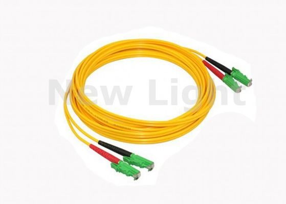 1Cables de parche de fibra óptica de 0,5 m de diámetro con conector E2000/APC y chaleco de PVC