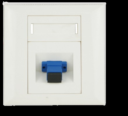 Socket LC/SC con calificación IP20 con tamaño de 86 * 86 mm y pérdida de 0,1 dB para alineación de fibra de alto rendimiento